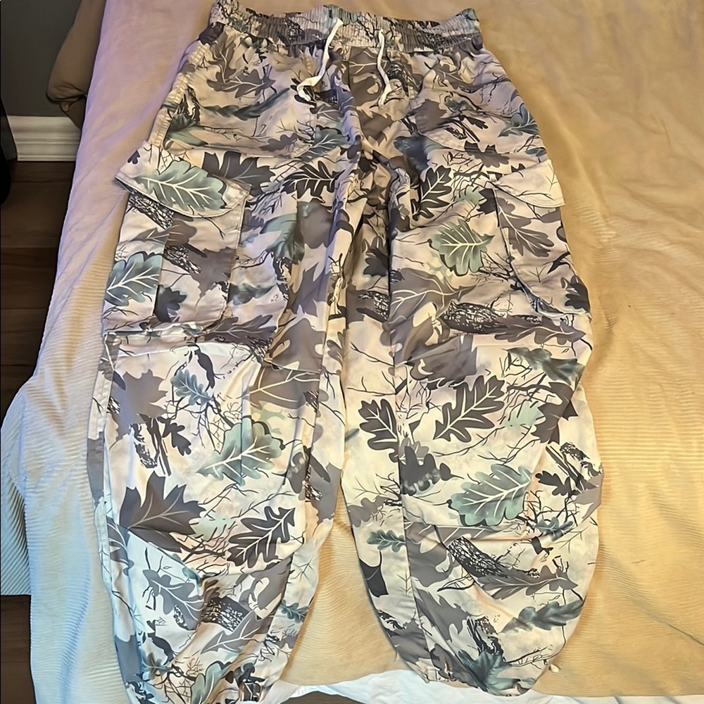 SHEIN Camouflage Cargo Pants - Green and Gray